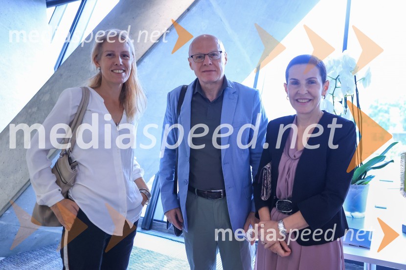 Čaj z razlogom: Razprava o aktualnih trendih na področju naložb