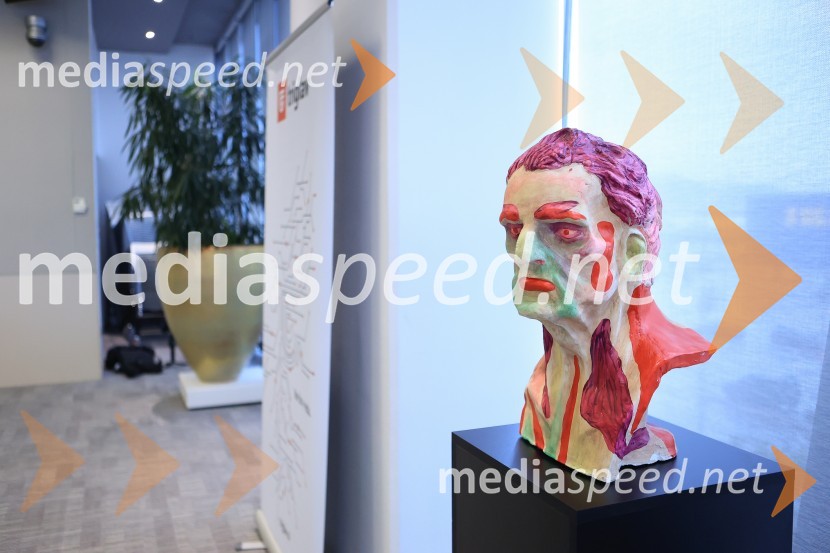 Čaj z razlogom: Razprava o aktualnih trendih na področju naložb