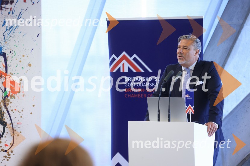 Čaj z razlogom: Razprava o aktualnih trendih na področju naložb