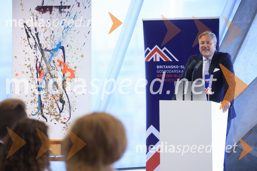 Čaj z razlogom: Razprava o aktualnih trendih na področju naložb