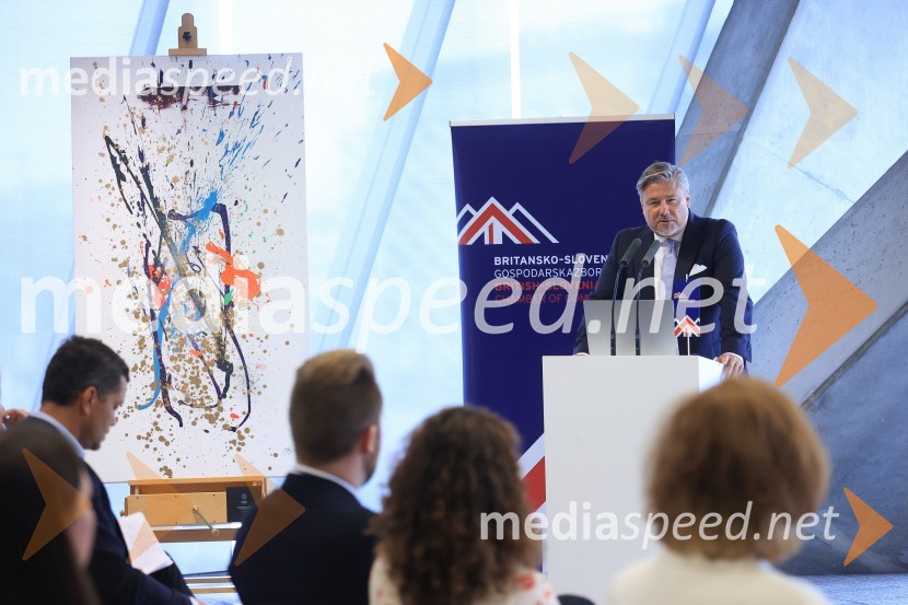 Čaj z razlogom: Razprava o aktualnih trendih na področju naložb