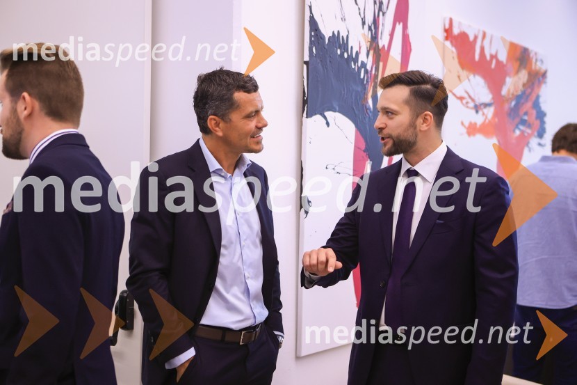 Čaj z razlogom: Razprava o aktualnih trendih na področju naložb