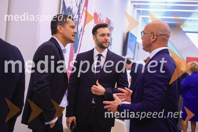 Čaj z razlogom: Razprava o aktualnih trendih na področju naložb