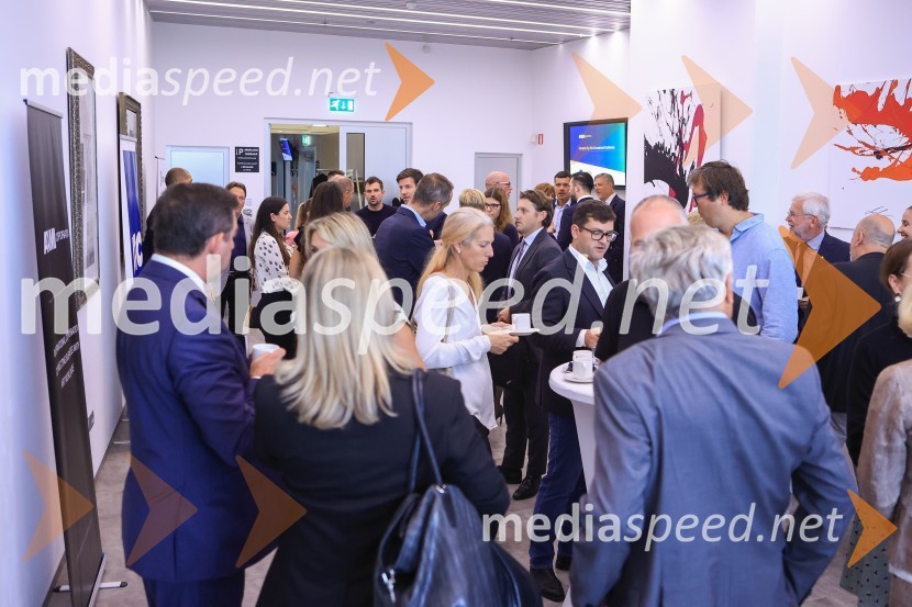 Čaj z razlogom: Razprava o aktualnih trendih na področju naložb