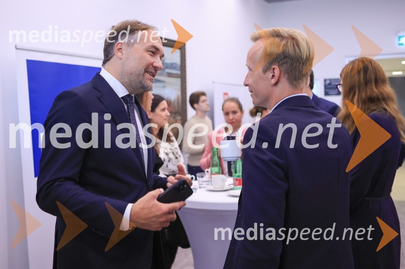 Čaj z razlogom: Razprava o aktualnih trendih na področju naložb