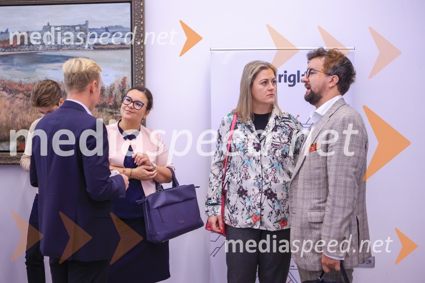 Čaj z razlogom: Razprava o aktualnih trendih na področju naložb