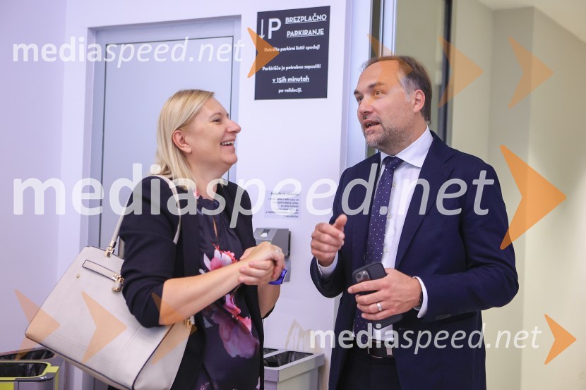 Čaj z razlogom: Razprava o aktualnih trendih na področju naložb