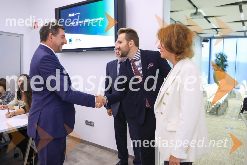 Čaj z razlogom: Razprava o aktualnih trendih na področju naložb