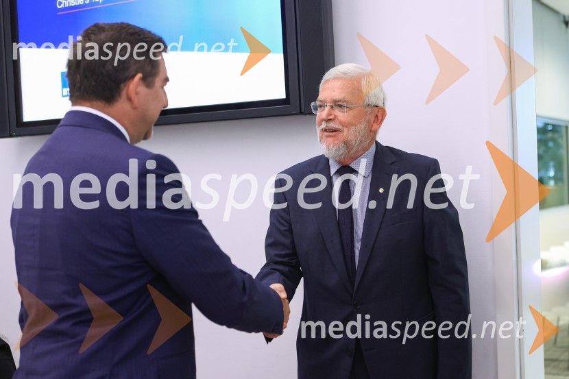 Čaj z razlogom: Razprava o aktualnih trendih na področju naložb