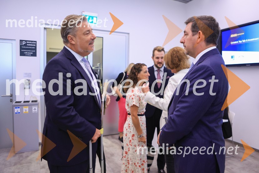 Čaj z razlogom: Razprava o aktualnih trendih na področju naložb