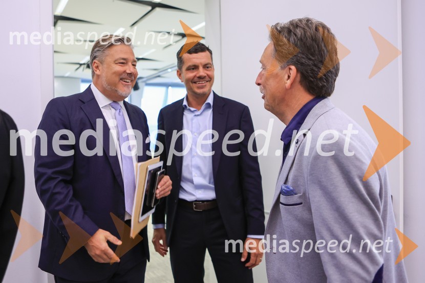 Čaj z razlogom: Razprava o aktualnih trendih na področju naložb