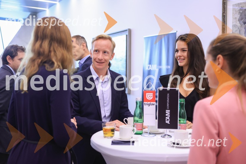 Čaj z razlogom: Razprava o aktualnih trendih na področju naložb