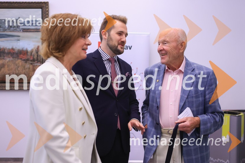 Čaj z razlogom: Razprava o aktualnih trendih na področju naložb