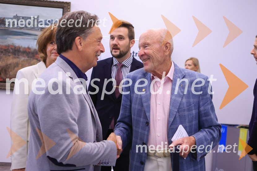 Čaj z razlogom: Razprava o aktualnih trendih na področju naložb