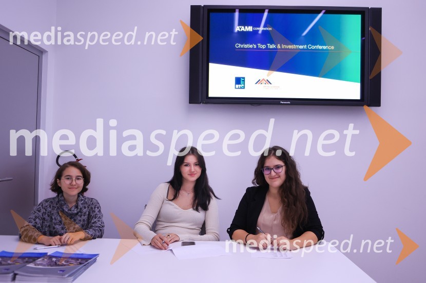 Čaj z razlogom: Razprava o aktualnih trendih na področju naložb