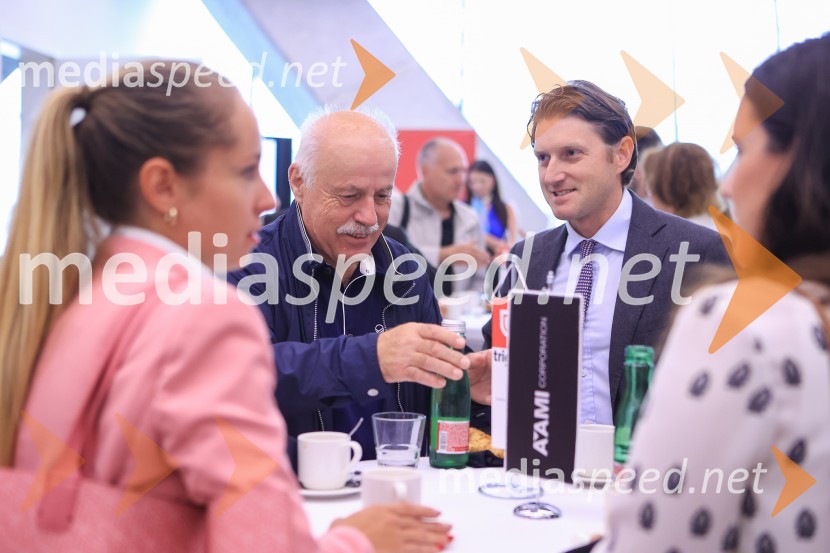 Čaj z razlogom: Razprava o aktualnih trendih na področju naložb