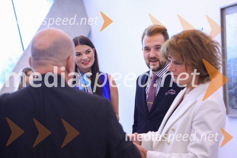 Čaj z razlogom: Razprava o aktualnih trendih na področju naložb