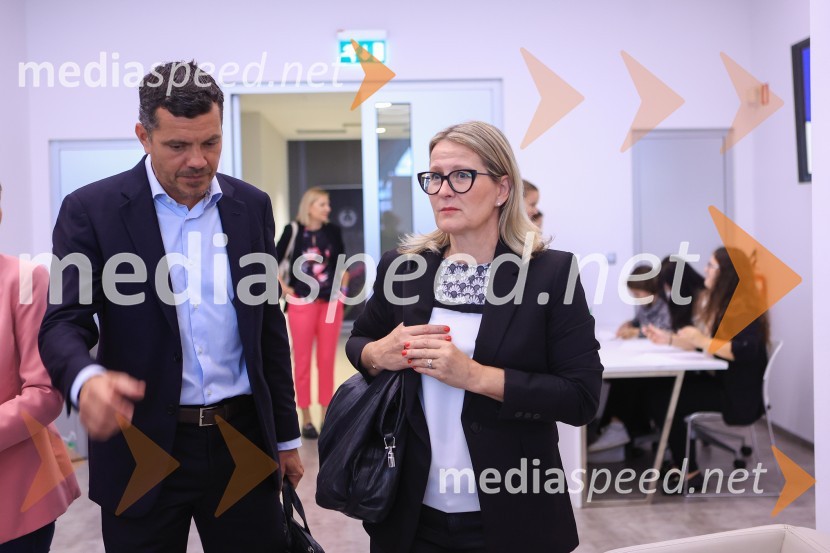 Čaj z razlogom: Razprava o aktualnih trendih na področju naložb