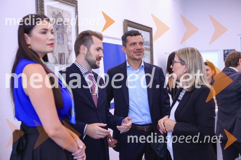 Čaj z razlogom: Razprava o aktualnih trendih na področju naložb