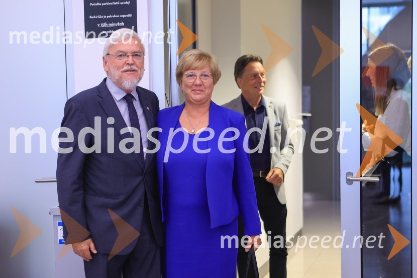 Čaj z razlogom: Razprava o aktualnih trendih na področju naložb