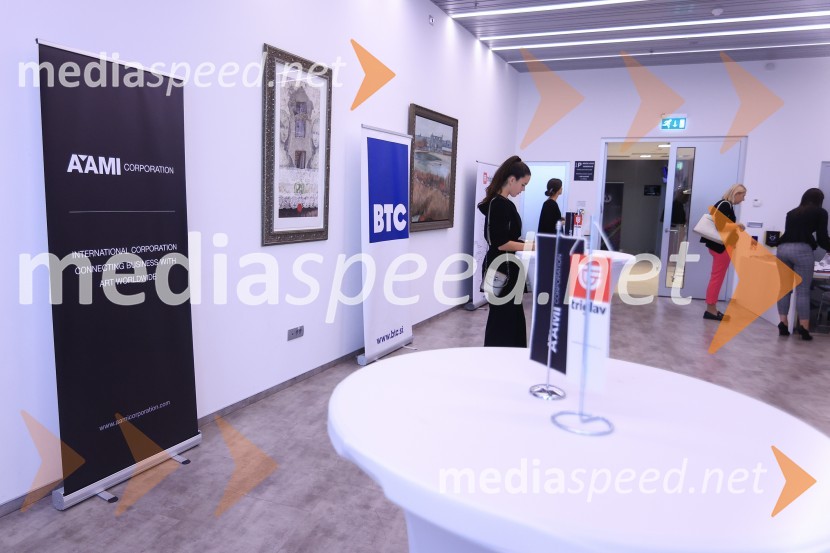 Čaj z razlogom: Razprava o aktualnih trendih na področju naložb