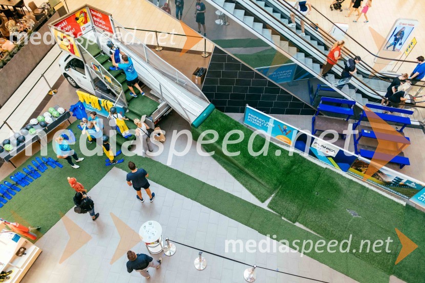 Smučarski skoki na MINI PLANICI v Citycentru Celje