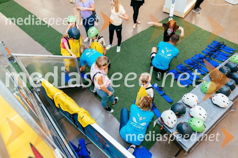 Smučarski skoki na MINI PLANICI v Citycentru Celje