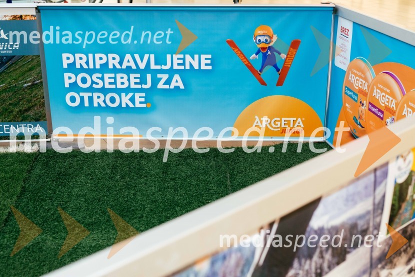 Smučarski skoki na MINI PLANICI v Citycentru Celje