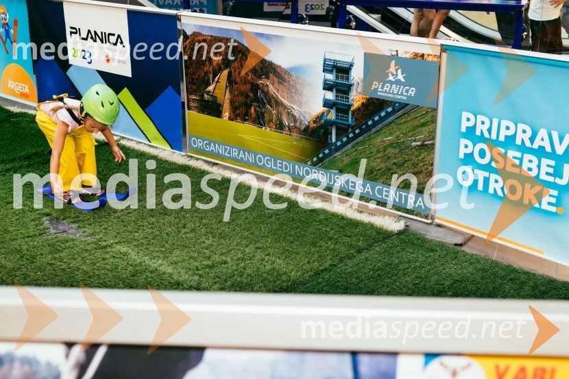 Smučarski skoki na MINI PLANICI v Citycentru Celje