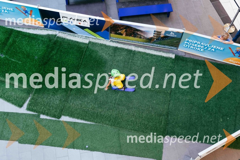 Smučarski skoki na MINI PLANICI v Citycentru Celje