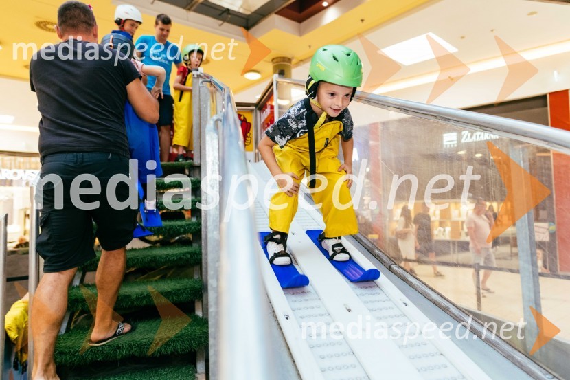 Smučarski skoki na MINI PLANICI v Citycentru Celje