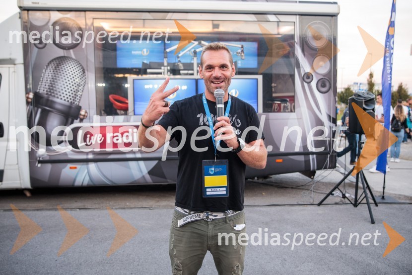 Dobrodelna tekma: Svetovne zvezde nogometa za žrtve poplav