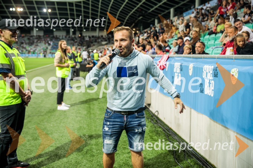 Dobrodelna tekma: Svetovne zvezde nogometa za žrtve poplav