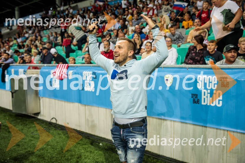 Dobrodelna tekma: Svetovne zvezde nogometa za žrtve poplav