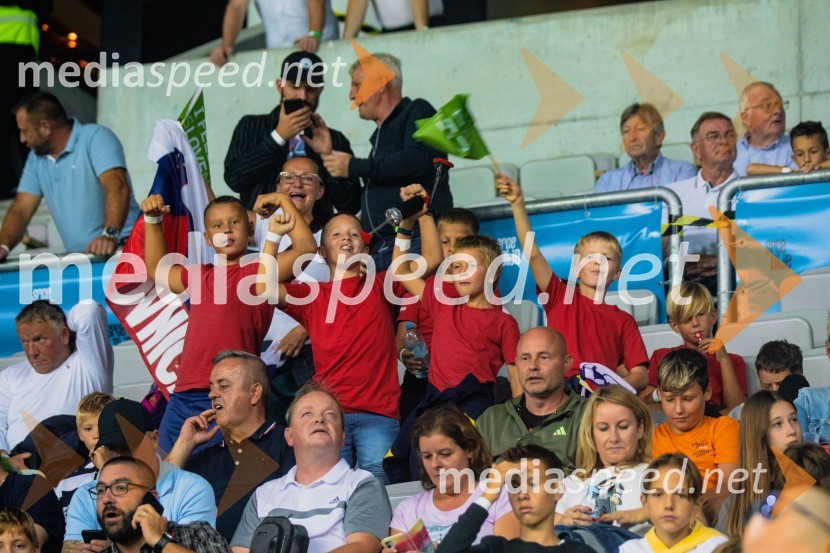 Dobrodelna tekma: Svetovne zvezde nogometa za žrtve poplav