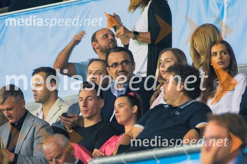 Dobrodelna tekma: Svetovne zvezde nogometa za žrtve poplav