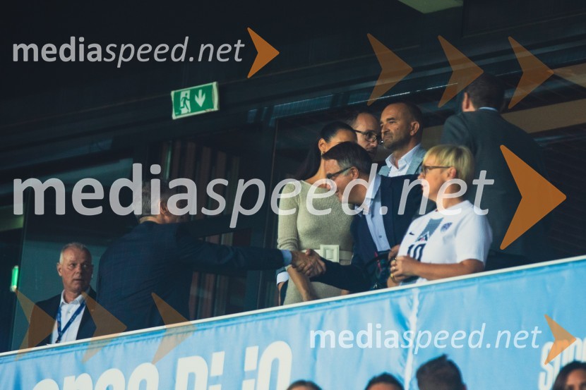 Dobrodelna tekma: Svetovne zvezde nogometa za žrtve poplav