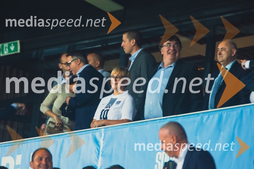 Dobrodelna tekma: Svetovne zvezde nogometa za žrtve poplav