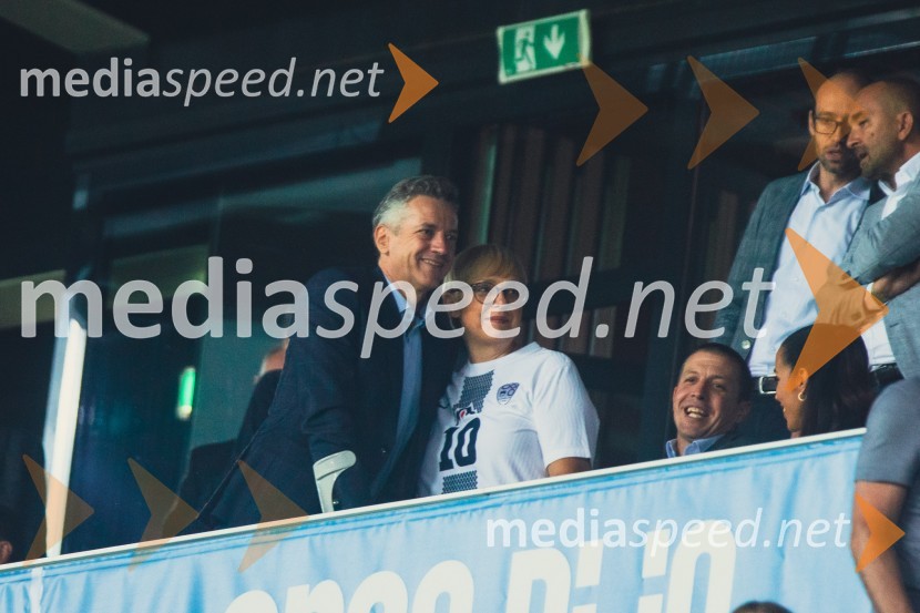 Dobrodelna tekma: Svetovne zvezde nogometa za žrtve poplav