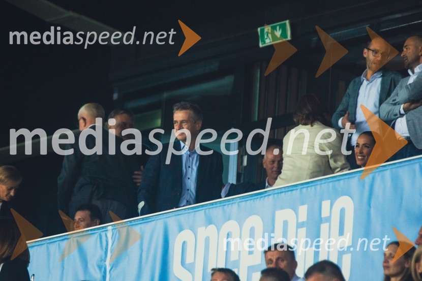 Dobrodelna tekma: Svetovne zvezde nogometa za žrtve poplav