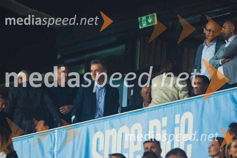 Dobrodelna tekma: Svetovne zvezde nogometa za žrtve poplav