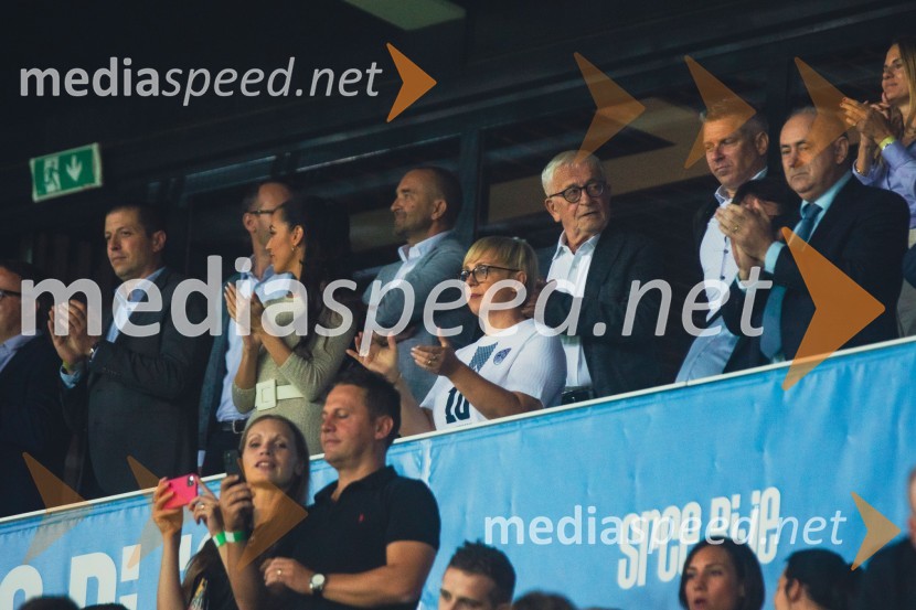 Dobrodelna tekma: Svetovne zvezde nogometa za žrtve poplav