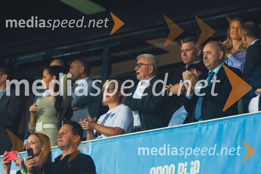 Dobrodelna tekma: Svetovne zvezde nogometa za žrtve poplav