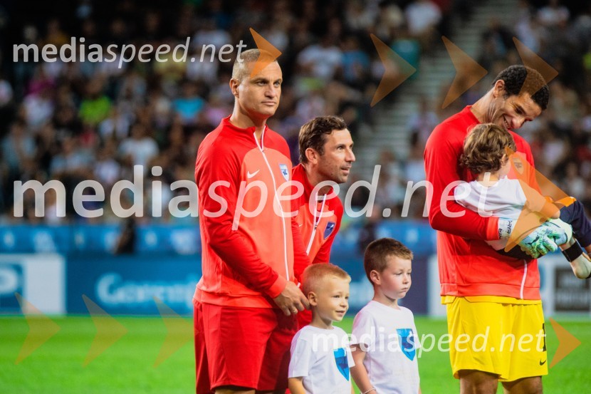 Dobrodelna tekma: Svetovne zvezde nogometa za žrtve poplav