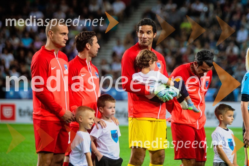 Dobrodelna tekma: Svetovne zvezde nogometa za žrtve poplav