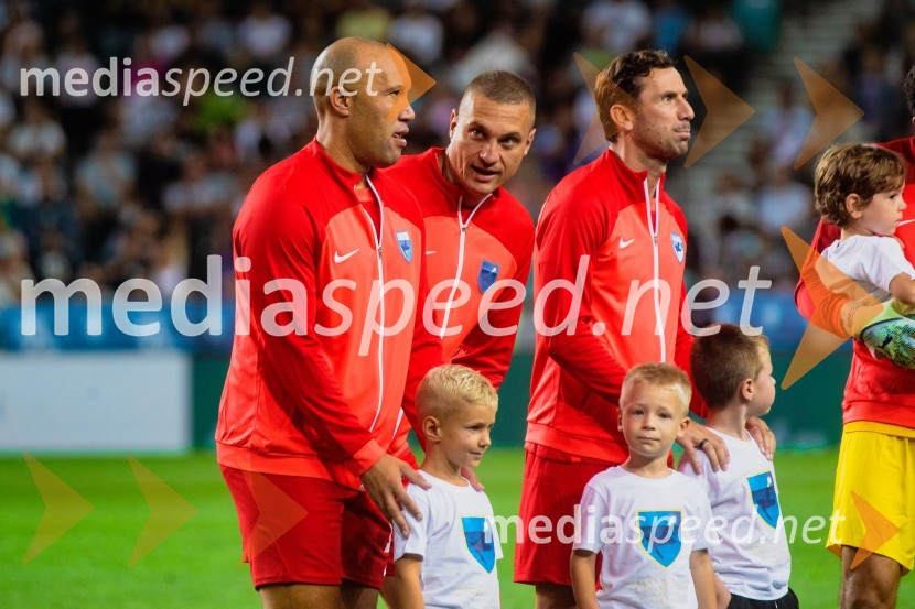 Dobrodelna tekma: Svetovne zvezde nogometa za žrtve poplav