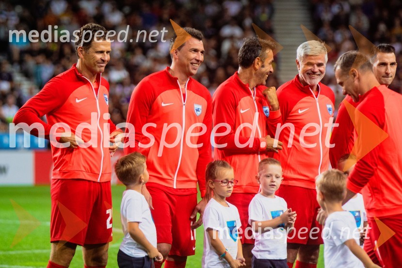 Dobrodelna tekma: Svetovne zvezde nogometa za žrtve poplav