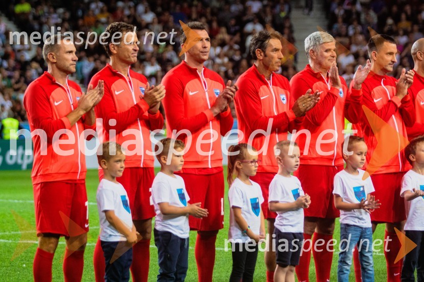 Dobrodelna tekma: Svetovne zvezde nogometa za žrtve poplav