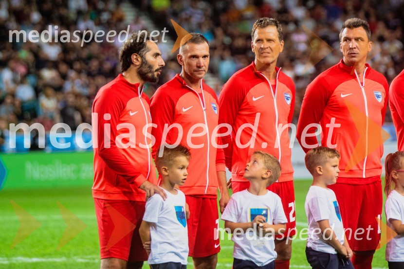 Dobrodelna tekma: Svetovne zvezde nogometa za žrtve poplav