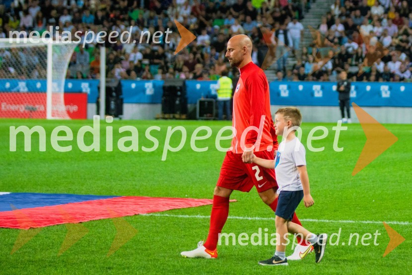 Dobrodelna tekma: Svetovne zvezde nogometa za žrtve poplav